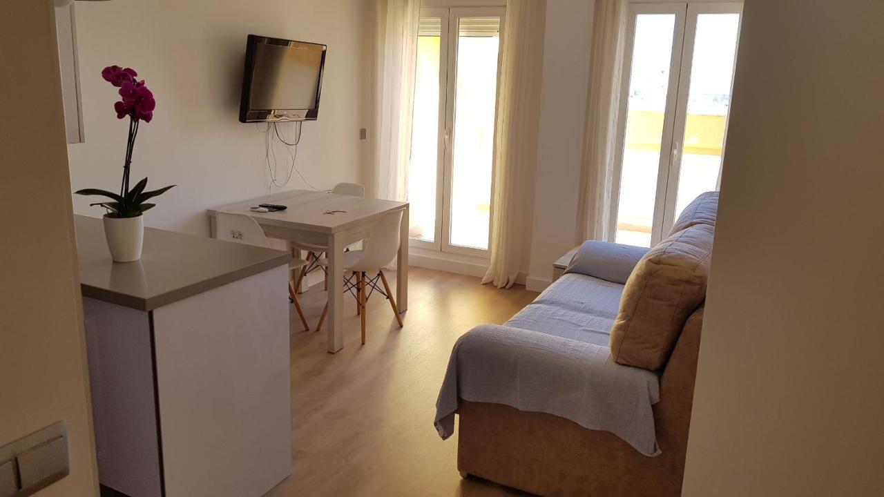 شقة Penthouse Sea Views + Private Solarium فوينخيرولا المظهر الخارجي الصورة